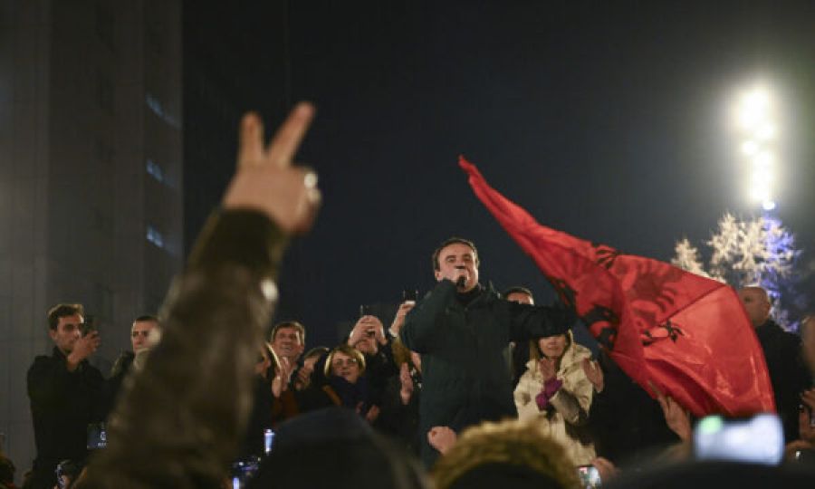 Kosova’da Demokrasi Geriliyor