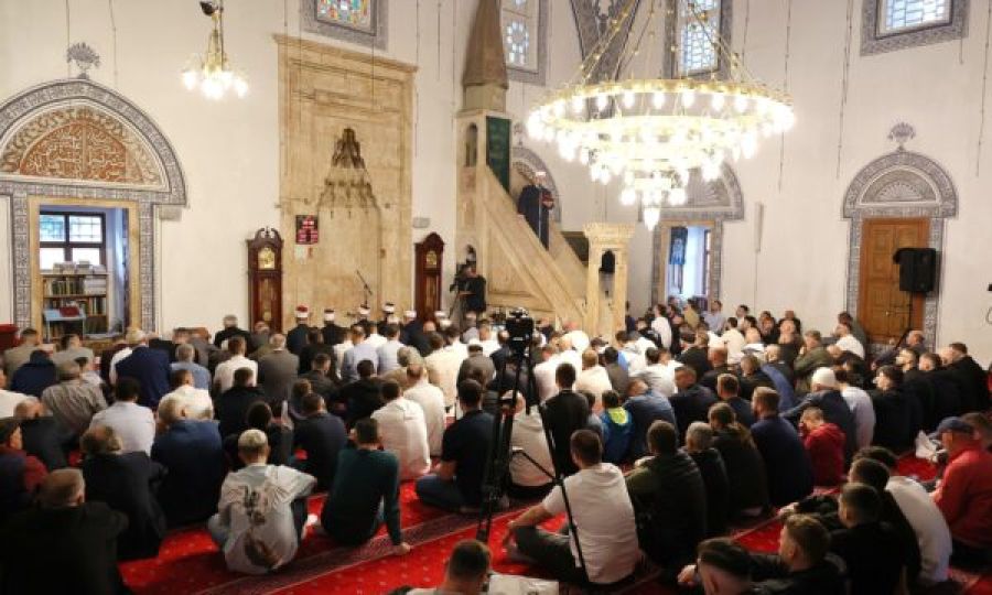 Kurban Bayramı Namazı Priştine "Fatih Sultan Mehmet” Camii’nde Kılındı