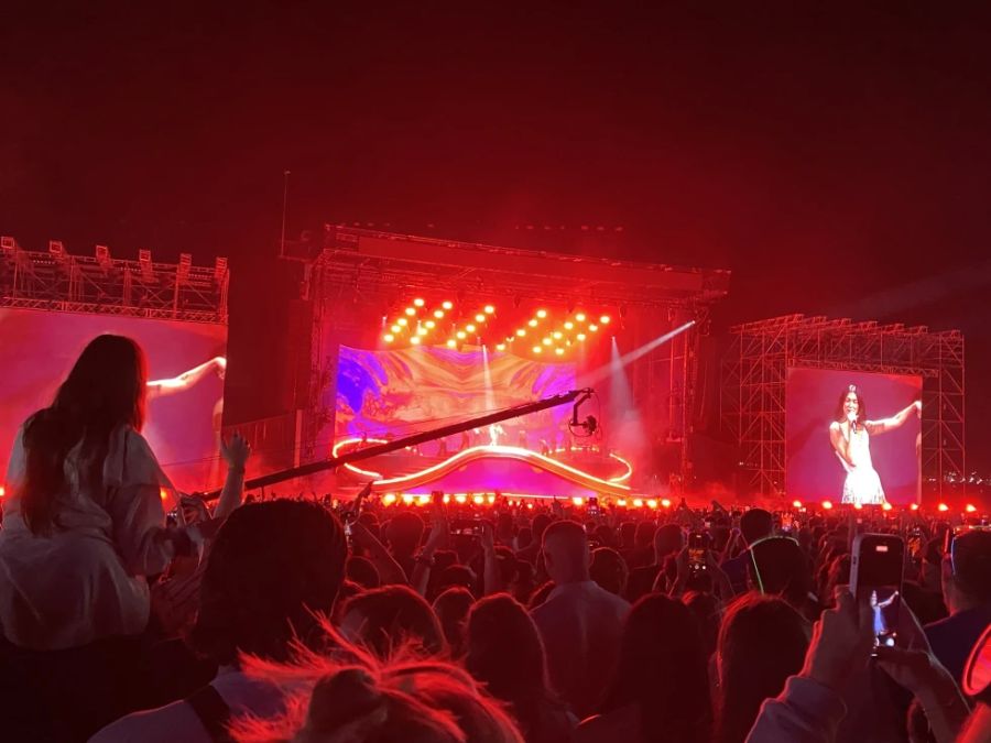 Dua Lipa’dan "Sunny Hill Festivali"-nde Muhteşem Performans