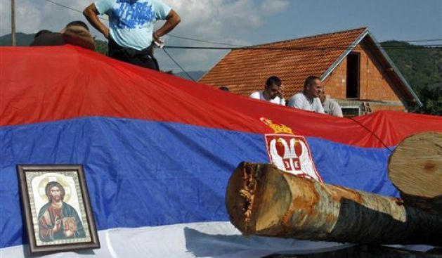 Kosovalı Sırp Siyasiler, Kundaklamaya  ve ROSU'ya Karşı