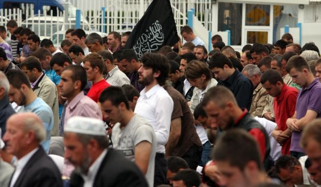 Milletvekillerine Namazlı Protesto