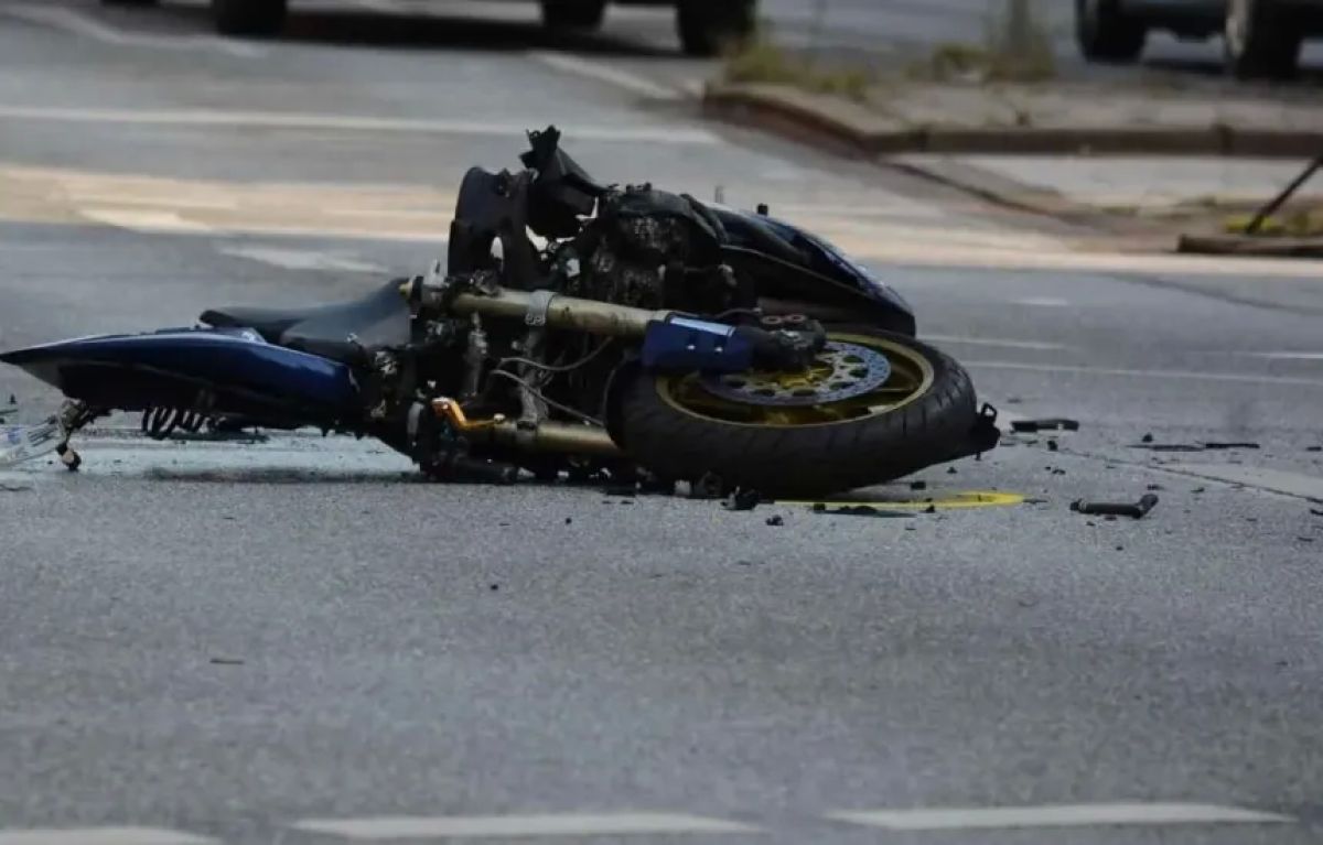 Otomobile Çarpan Motosiklet Sürücüsü Hayatını Kaybetti