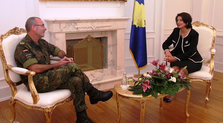 Jahjaga, KFOR Komutanı Halbauer'i Veda Görşmesinde Kabul Etti