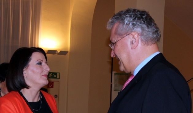 Jahjaga, Bavyera İçişleri Bakanı İle Bir Araya Geldi