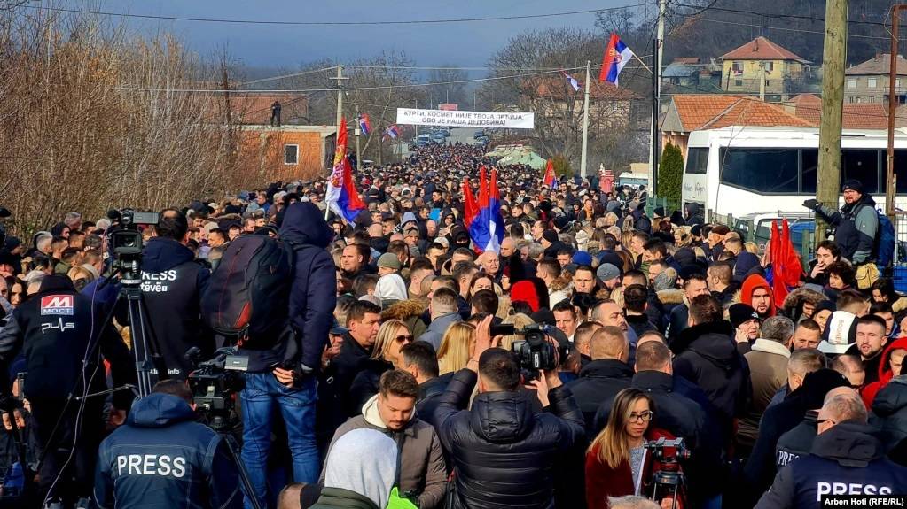Protestoya Kosova’nın Diğer Kentlerinden ve Belgrat’tan da Katılım Var