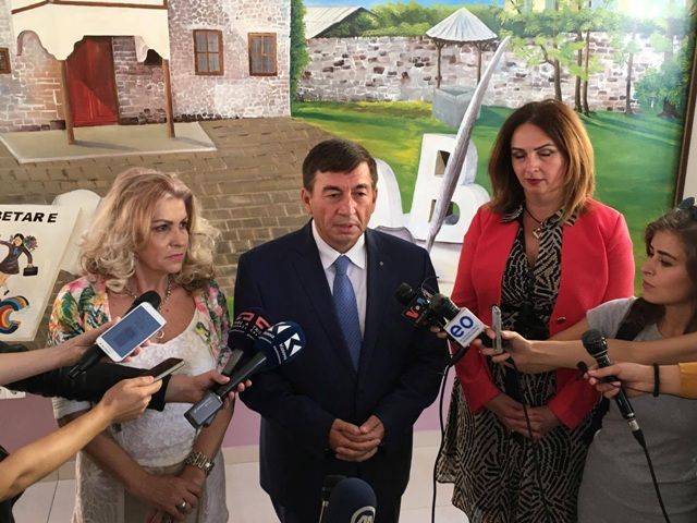 Bajrami:  İlk Dersin Rahibe Tereza'ya Adanmasıyla Okullarda Laiklik İhlal Edilmiyor