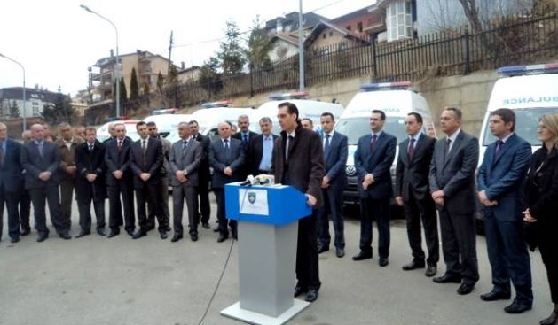 Sağlık Bakanlığı 8 Sağlık Merkezine, Ambulans Hediye Etti