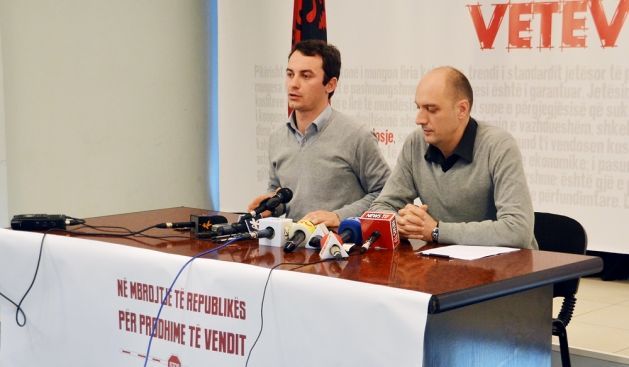 Vetëvendosje, Sırbistan'la İki Sınır Geçidini Kapatacağını Duyurdu