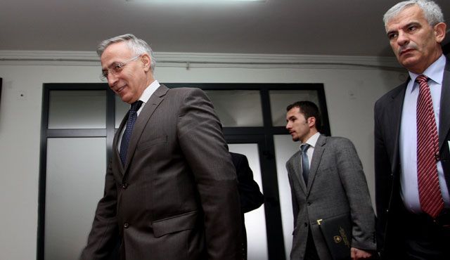 Krasniqi, Parti Temsilcileriyle Görüşüyor