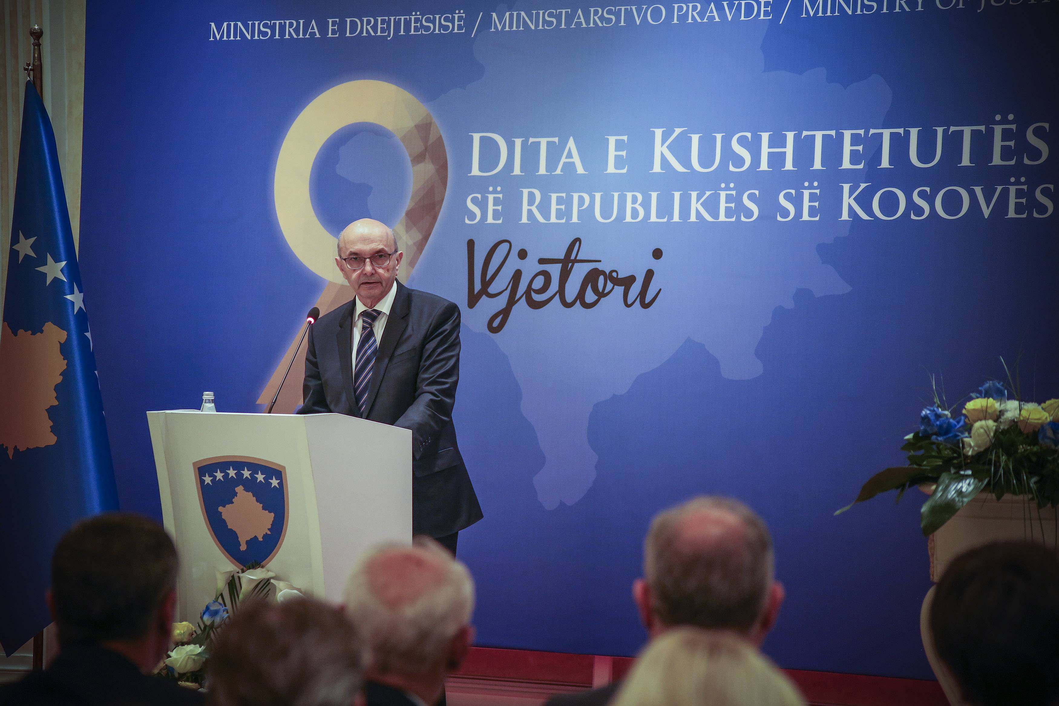 Anayasa, İnsan Haklarının Uygulanmasını Garanti Ediyor'