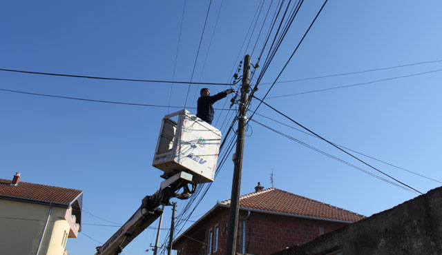 Kosova'da Borçluların Elektrikleri Kesiliyor