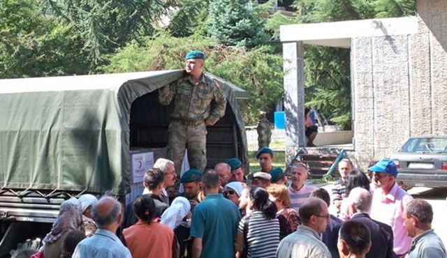 Türk KFOR'u ve "Intercoop-Group" 160 Aileyi Sevindirdi