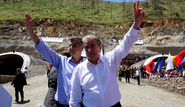Arnavutlar,  Arnavutluğun Kosova ile Birleşmesi Referandumundan Yana