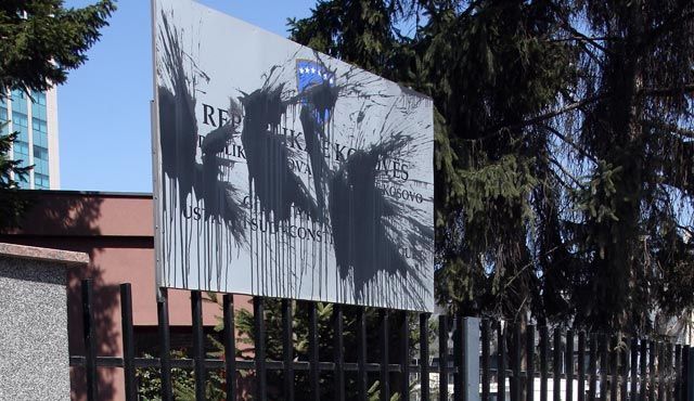 Vetëvendosje Anayasa Mahkemesine Siyah Boya Attı