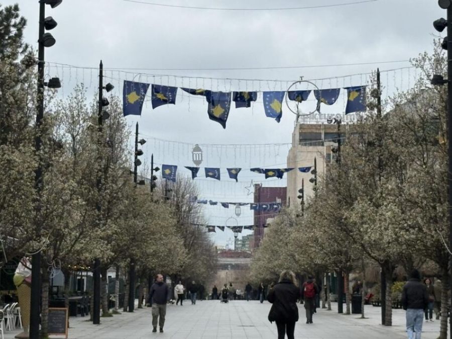 Priştine Meydanları Bayraklarla Doldu