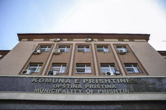 Priştine Sivil Çalışanları Greve Başladı