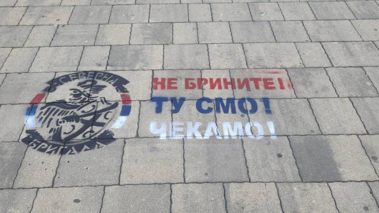 Mitroviça’da “Merak Etmeyin, Buradayız” Sırp Grafiti Ortaya Çıktı