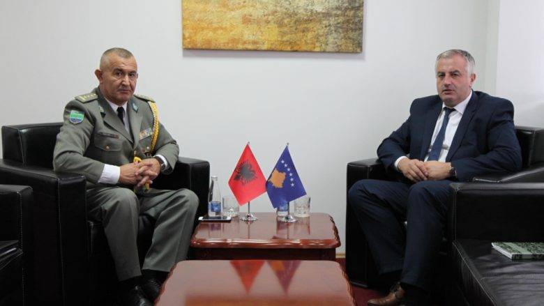 Berisha, Arnavutluk ve Karadağ Subaylarını Kabul Etti