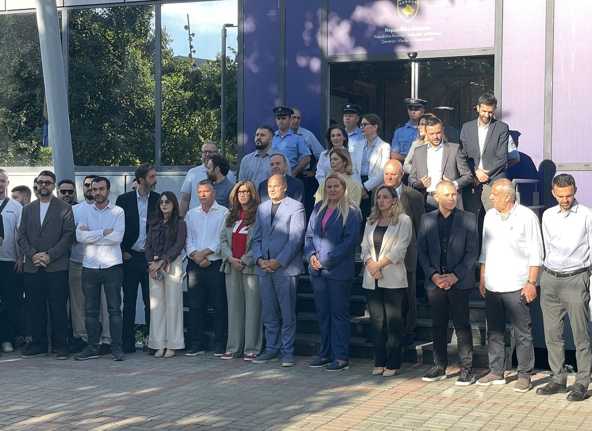 Hoxhaj: Kosova Rehin Tutuluyor