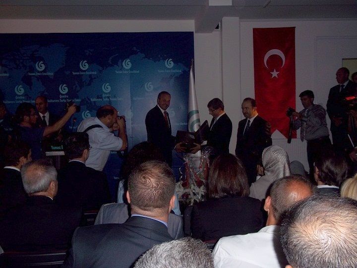 Davutoğlu Kosova'nın Toprak Bütünlüğü ve Egemenliğini Bir Kez Daha Teyit Etti