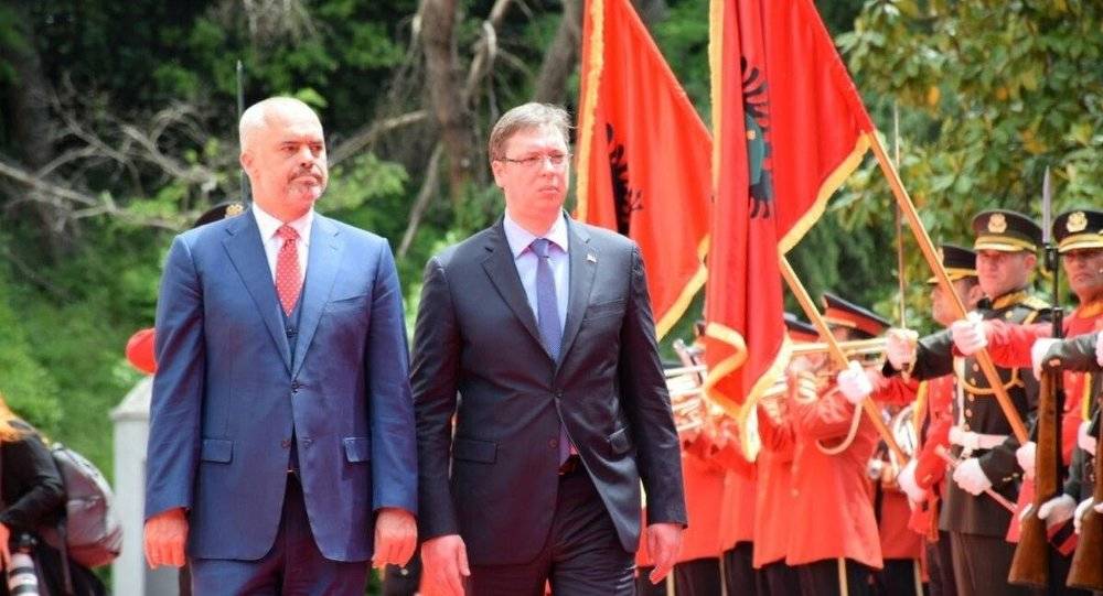 Arnavutluk neden AB'yi Kosova'yla birleşmekle tehdit ediyor?