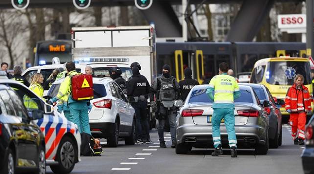 Hollanda’da Silahlı Saldırı-Kosova Büyükelçiliği Acil  Tel Numarasını Verdi