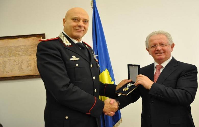Hyseni, İtalyan Generalini Madalya ile Onurlandırdı