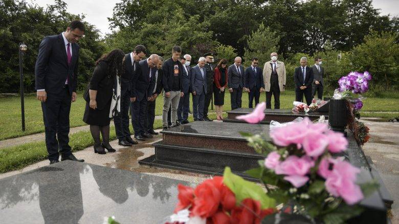 Barış Günü, Sırp Güçleri Tarafından 53 Sivilin Yakıldığı Evin Avlusunda Kutlandı