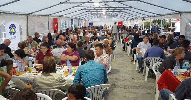 Mehmetçiğin Açtığı İftar Çadırına Yoğun İlgi