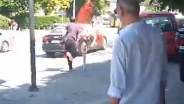 Bakan Hyseni'nin Aracına Boyalı Saldırı