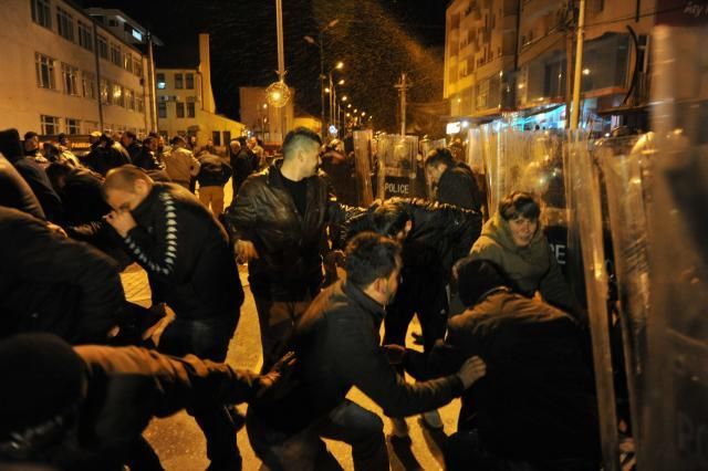 Deçan'da Taşlı Saldırıya Maruz Kalan Tadiç, Siyasi Konuşma Yapmadı