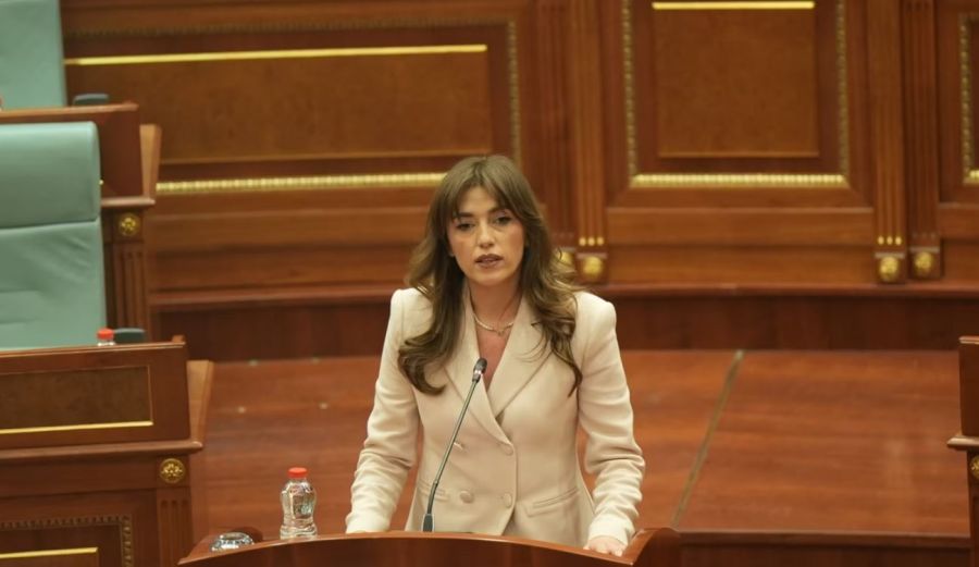 Meclis’te İlk Adım Atıldı: Albulena Haxhiu Meclis Başkanı Seçildi