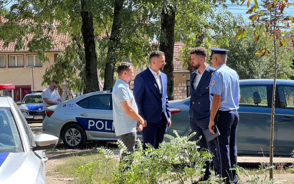 Obiliç'teki Eski Teknik Okuluna Belediye Yetkilileri ve Polis Geldi