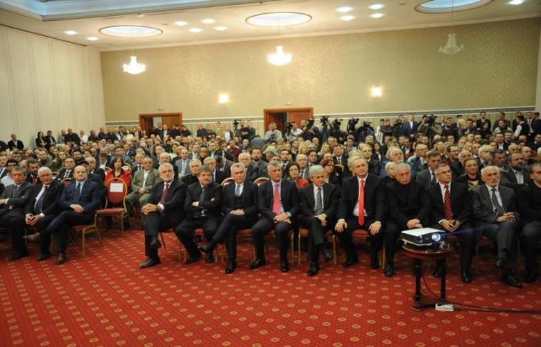 Thaçi'den Makedonya'dan 118 Kişiye Bağımsızlık Madalyası'