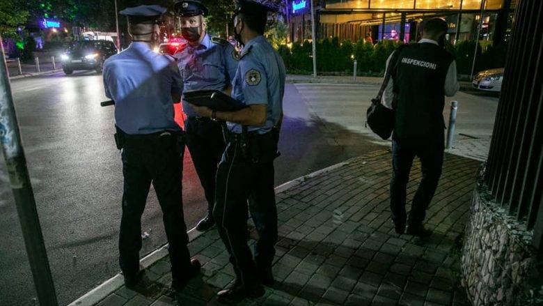 Müfettişlik ve Polis,  Tedbirlere Ne Denli Uyulduğunu Kontrol Etmeye Devam Ediyor