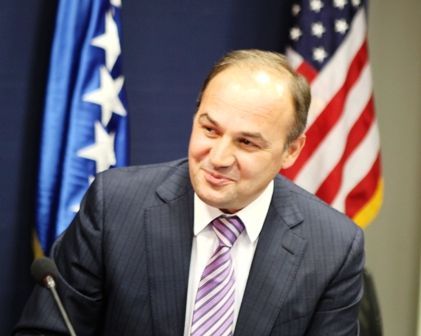 Bakan Hoxhaj İsviçre'de