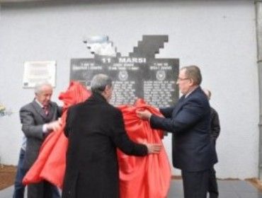 11 Mart Okulunda Şehitler Anıtı Dikildi