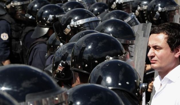 Polis ve Vetevendosje Anlaştı