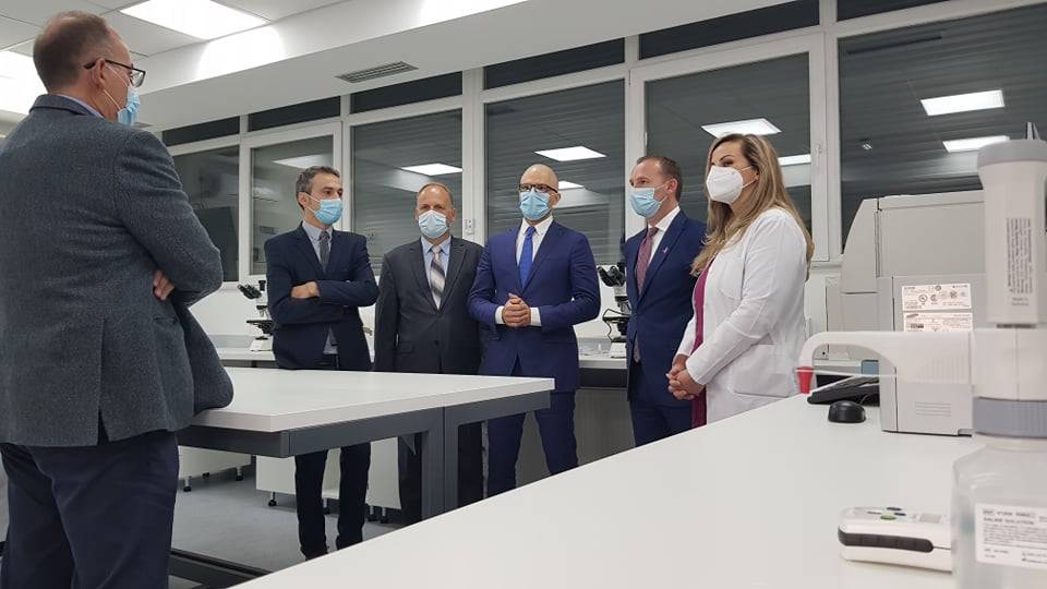 QKUK Mikrobiyoloji Laboratuvarına İtalya’dan Cihaz Bağışı
