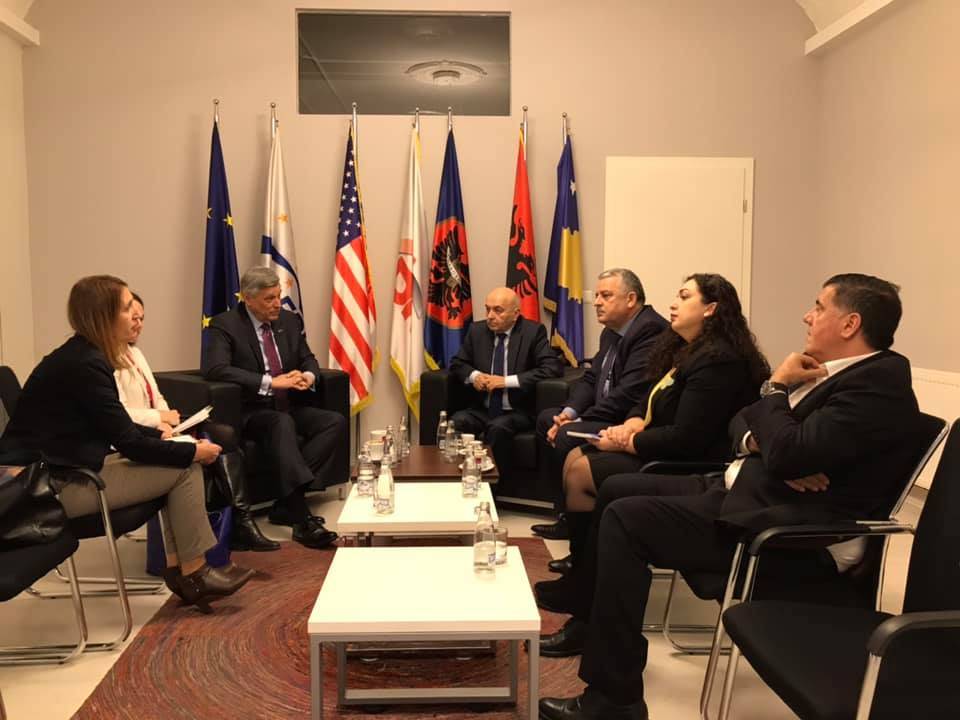 Kosnett, Siyasi Liderleri Hükümeti Kurmaya Davet Etti