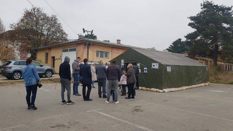 Onlarca Vatandaş Covid Testini Yaptırmayı Bekliyor