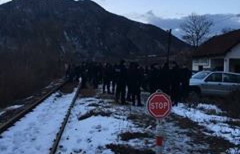 Kosova Polisi Trene Geçit Vermiyor