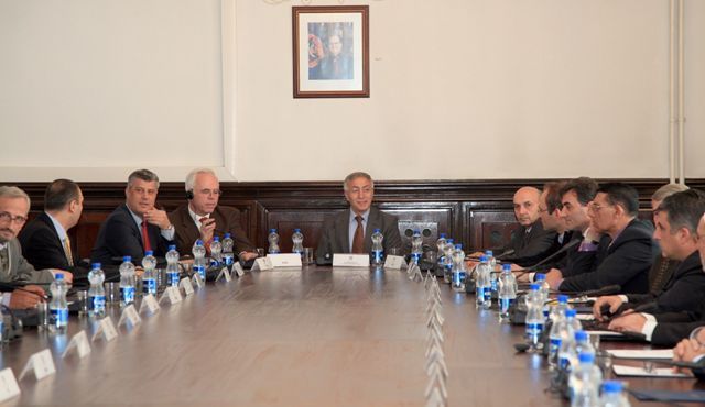 Krasniqi Seçimlere Katılacak Siyasi Oluşum Temsilcileriyle Görüştü