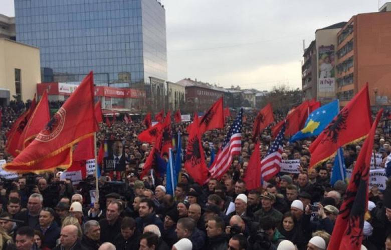 Binlerce Kişi Haradinaj'ın Tutuklanmasını Priştine'de Protesto Etti