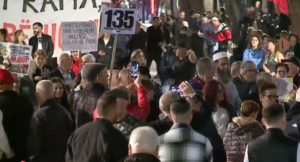 TİRAN BELEDİYESİ’NDE PROTESTO GERGİNLİĞİ