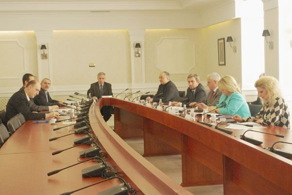 İsmet Beqiri, Kosova Meclisi Başkanlık Toplantısını Terk Etti