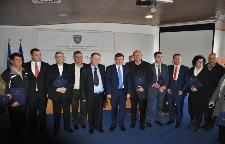 Bajrami,  Yılın Öğretmenini Ödüllendirdi