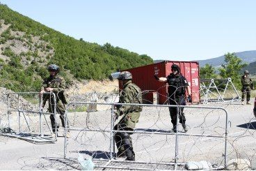 KFOR, Sırp Barikatlarını Kaldırdı