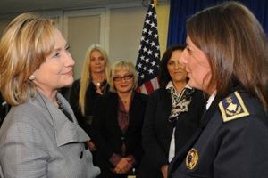 Clinton Cumhurbaşkanı Jahjaga'yı Kutladı
