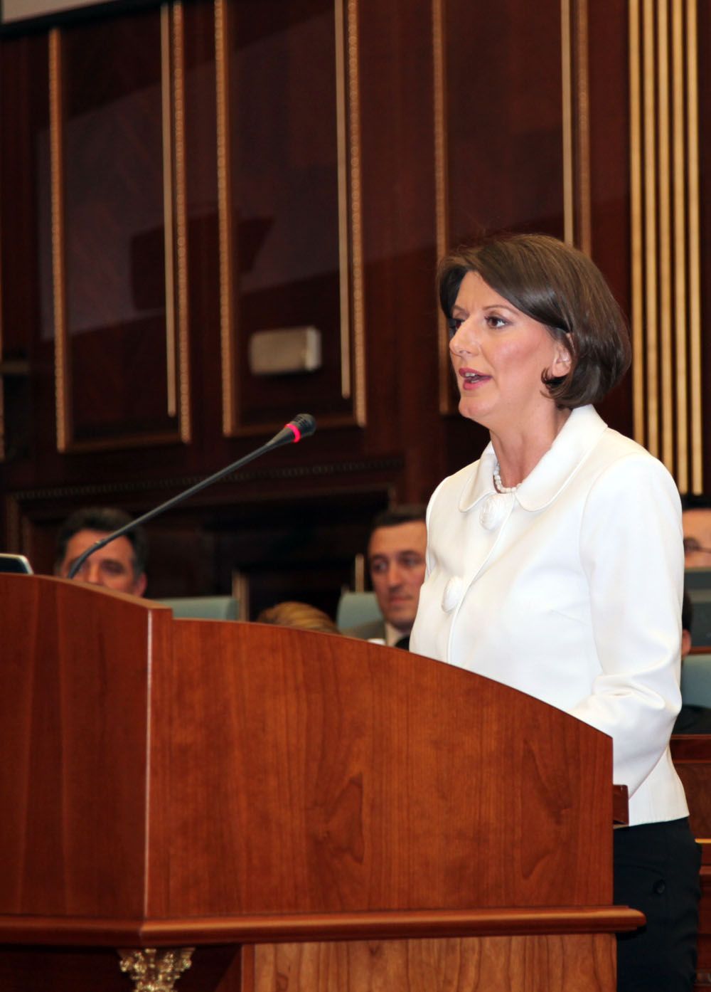 Jahjaga: Çözümler Sokaklarda Değil,  Kurumlarda Bulunmalıdır